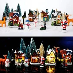 31 Pcs Christmas Village Figurines Decoration Set Lighted LED Christmas Village Houses With Figurines And Snow Blanket Roll For Christmas Town Scene Desktop Ornaments Battery Operated Landscape Decor